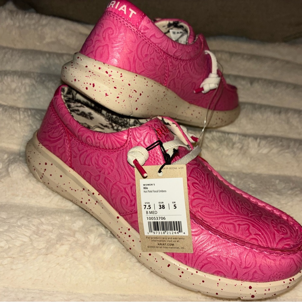 Ariat woman’s Hilo pink floral 7.5